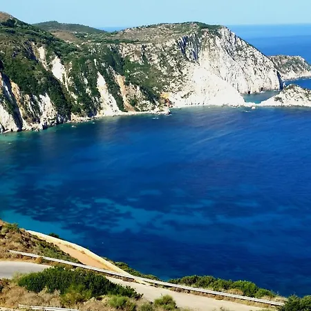 Vila Wonderful Kefalonia - 2 Bedrooms - Solemare - Stunning Mountain Views And Private Pool - Pesada *